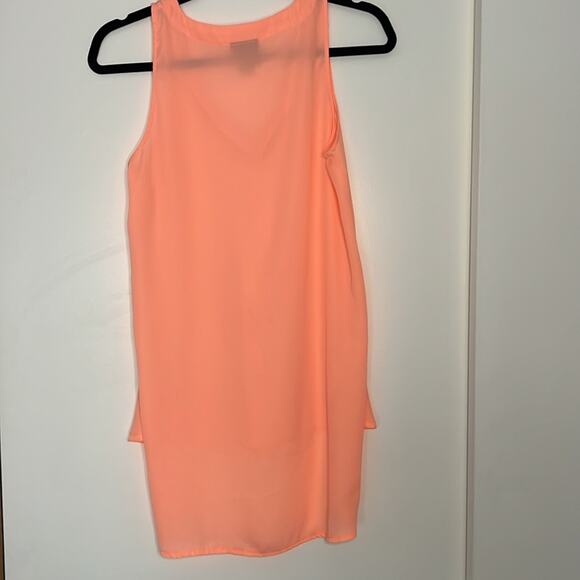 Beautiful flow peachy pink blouse - Picture 3 of 4